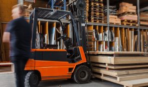 Tugas Admin Logistik dan Hal yang Perlu Diketahui Sebelum Merekrut | Staffinc